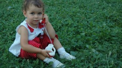 dete i telefon igracka