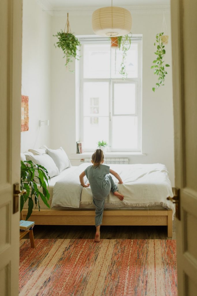 Kako naučiti dete da namešta krevet